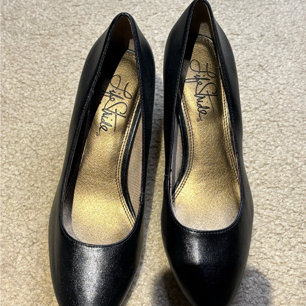 Life Stride Women's Black Pumps